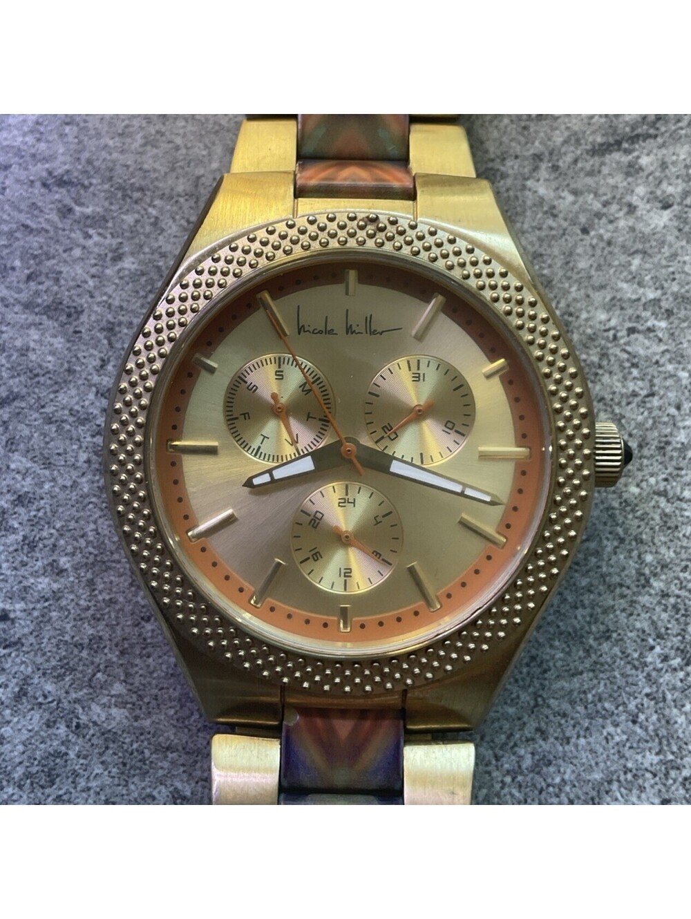 Beautiful Nicole Miller Women’s Watch 40mm Gold Tone Case & Band NMC001D Bin X